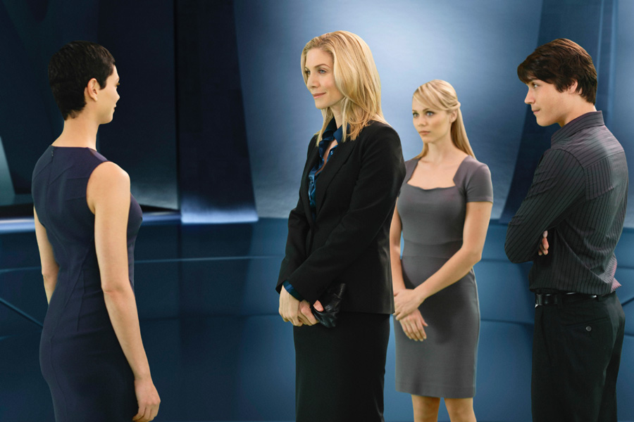 V, Season 1 (2009)